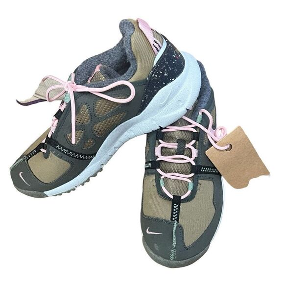 Nike Green & Pink Free Terra Vista Sneakers NWOB Size 9 - Picture 1 of 10